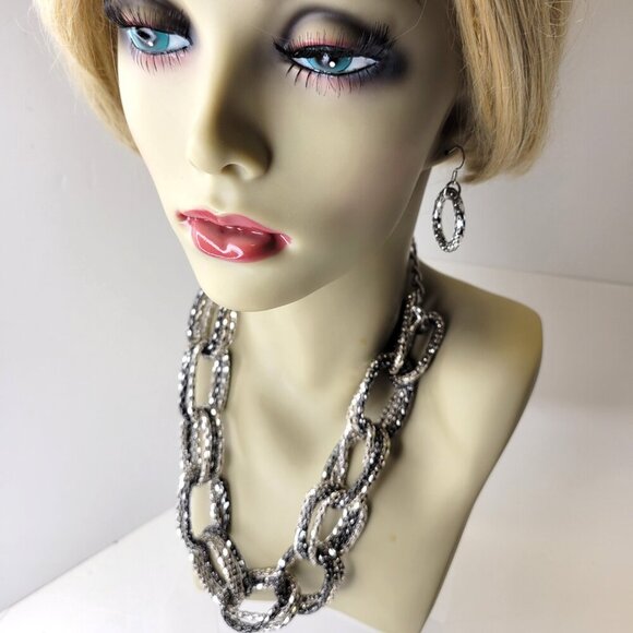 Chunky Silver Tone Choker Chain Link Necklace and Earrings Set - Picture 3 of 13